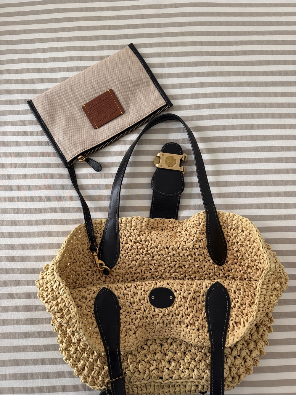 Coach Beige Straw Tote with Black Leather Handles and Gold 'C' Accent - Picture 4 of 6